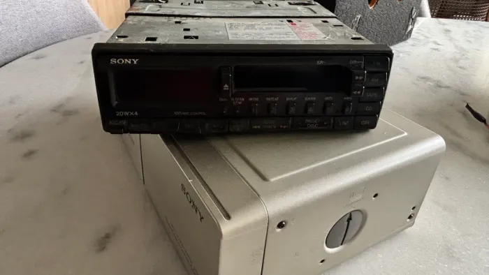 Conjunto disqueteira e toca fitas SONY