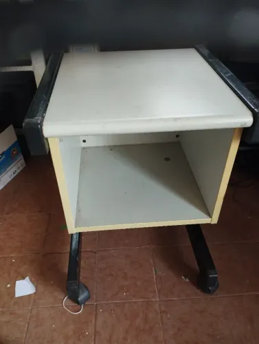 Mesinha para impressora ou outros fins 45X45X67 altura com rodinhas