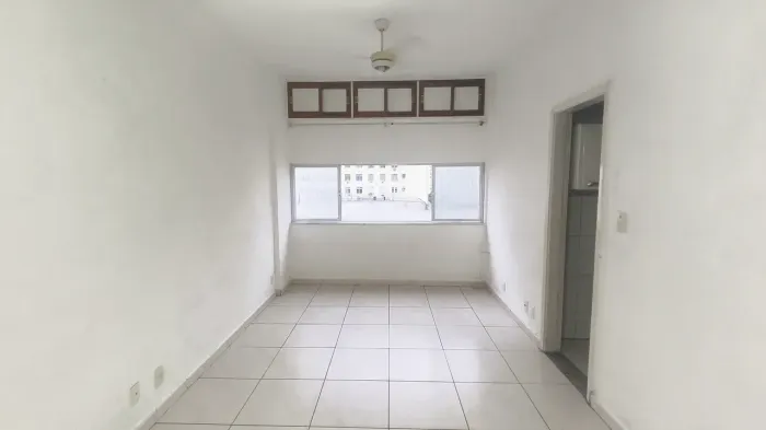 Imóvel para aluguel possui 45 metros quadrados com 1 quarto em Centro - Rio de Janeiro - R