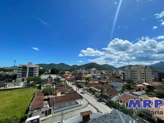 Cobertura á venda em Ubatuba. Centro. 3 dormitórios. Com varanda gourmet.