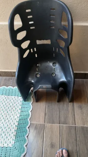 Vendo uma cadeira para criança 