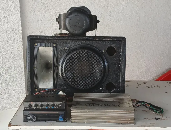 Kit de som amplificado pra anunciar propagandas em carro ou moto