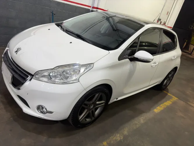 Peugeot 208 Allure 1.5 Flex 8V 5P 2014