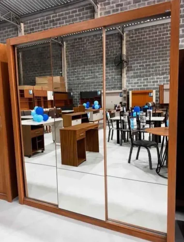 Lindo guarda roupa casal em promoção 