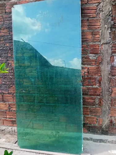 Vendo porta de vidro temperado.