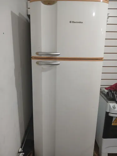 Geladeira Electrolux e fogão 4 bocas