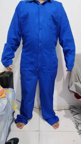 macacão profissional de manga longa, geralmente feito de brim pesado ( Tam. XG)