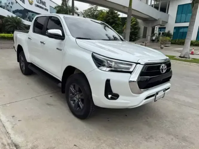 Toyota Hilux CD SRV 4X4 2.8 TDI Diesel Aut. 2025