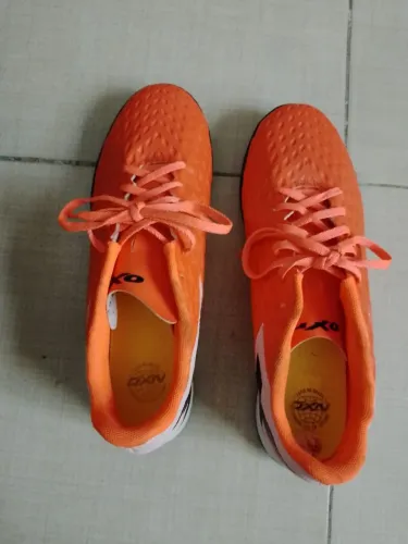 Vendo essa chuteira top pra futsal!