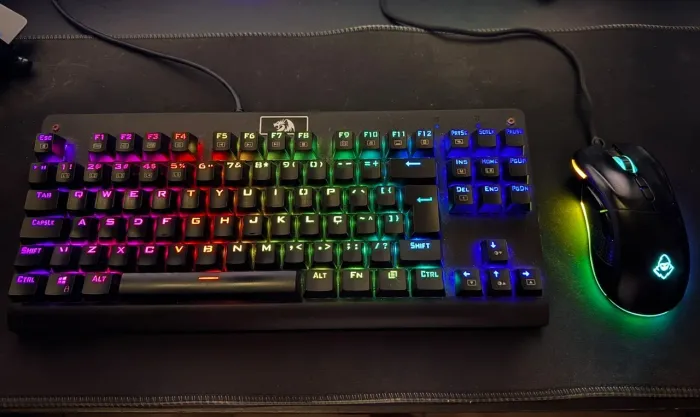 Teclado mecânico Redragon Dark Avenger 2 + mouse Mancer Lead 2