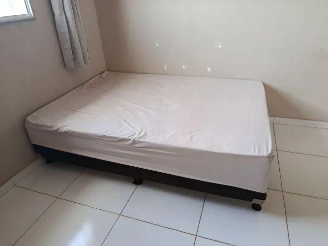 Vende-se Cama de Casal