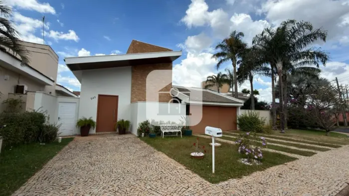 Casa disponível para locação em condomínio fechado mobiliada
