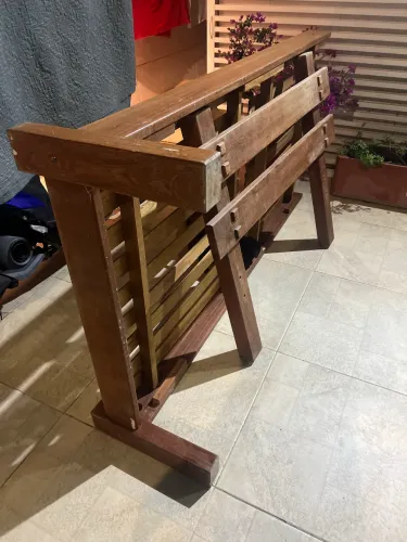 Vendo 2 camas de solteiro e 1 de casal 