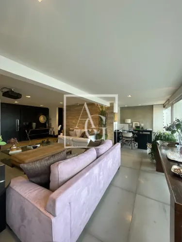 Apartamento de 200 m² e 4 dormitórios à venda em localização privilegiada da Vila Andrade