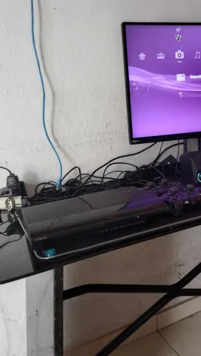 Ps3 Super Slim 500GB Desbloqueado Hen + jogos + dois controles
