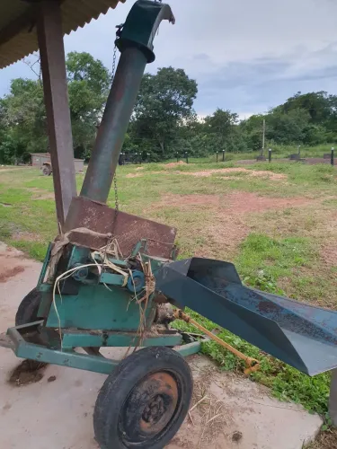 Triturador forrageiro (silagem)