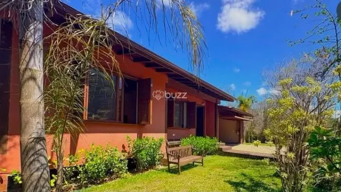 Casa em condomínio fechado na frente da Surfland Brasil
