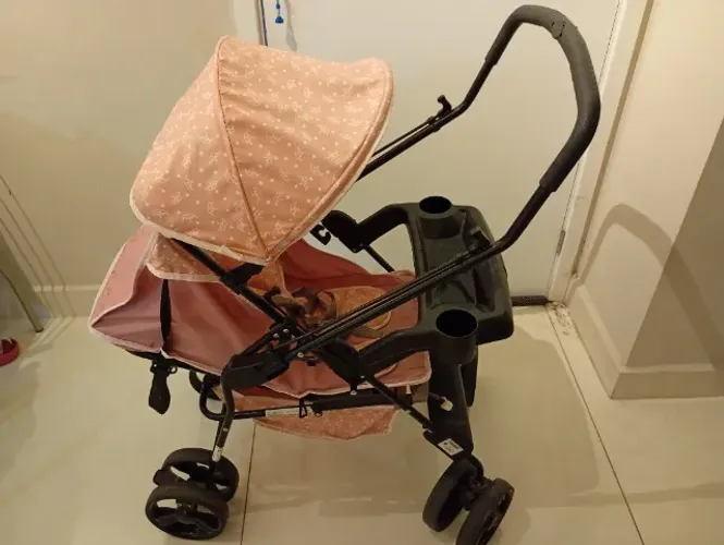 Carrinho de bebe menina novinho