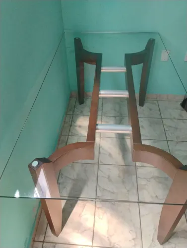 Mesa vidro com pé madeira maciça
