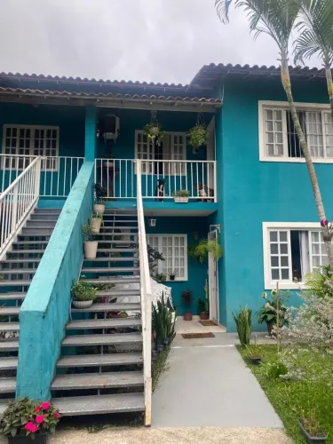 Casa em condomínio .