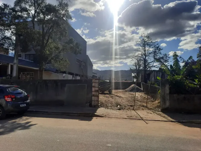 TERRENO EM ITAPEMA, COM 300m², RUA ASFALTADA, OPORTUNIDADE!!!