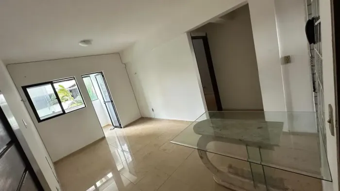 Apartamento para venda, escada, primeiro andar, 02 quartos, armários em Intermares