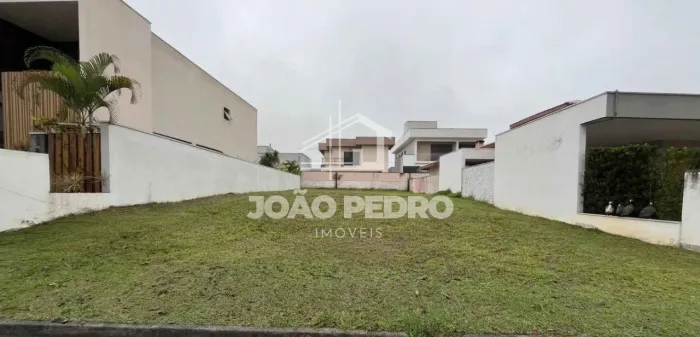 Terreno de 403,92 m² no Condomínio Ouroville - Taubaté
