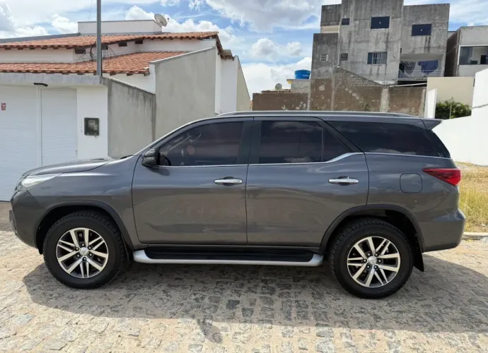 Toyota Hilux SW4 SRX 4X4 2.8 TDI 16V Dies. Aut. 2019