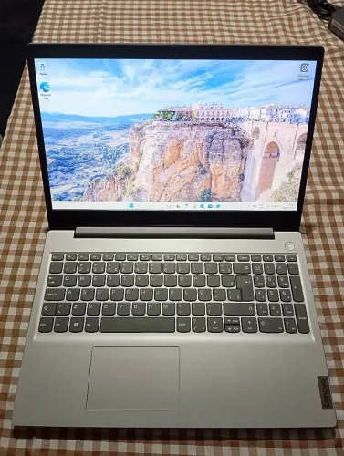 Vendo Notebook - Lenovo IdeaPad 3 15IML05