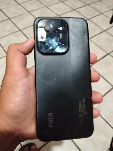Vende-se celular poco c85 256gb 8GB tela tricada mais não interfere no uso do aparelho