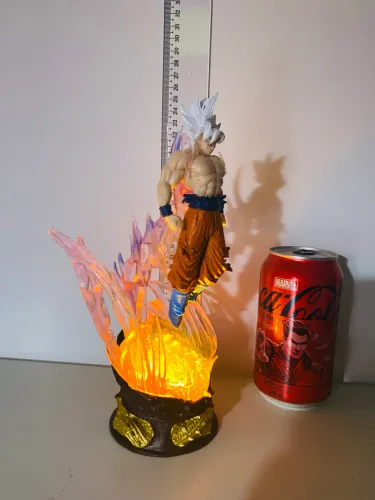 Figura de ação Goku luminária 