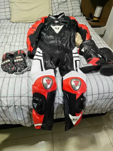 Kit Macacão Dainese + luva + Botas 