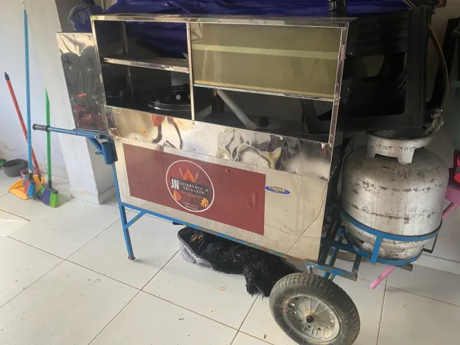 Carrinho de churrasco e lanches 