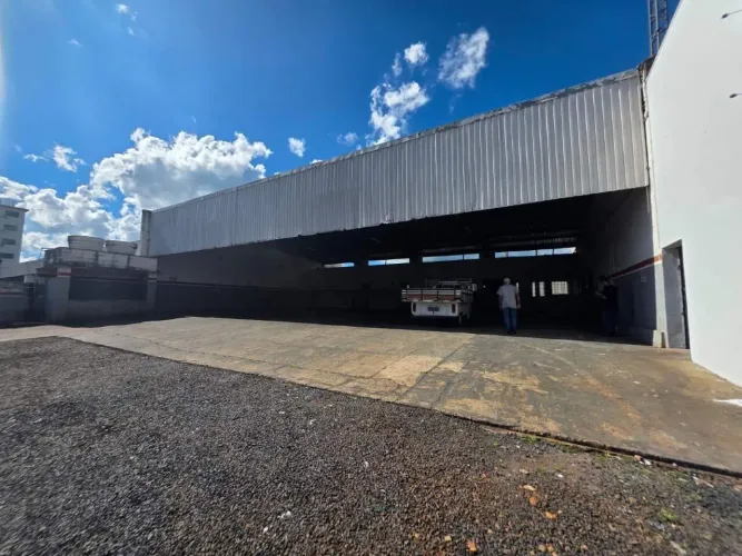 Galpão para aluguel, 5 vagas, MARTA HELENA - Uberlândia/MG