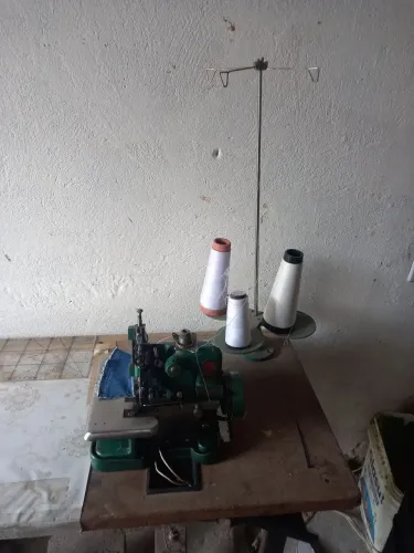 Vende-se máquina de costura Overlock