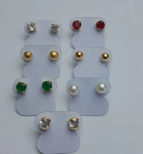 Brinco pequeno ponto de luz  20 reais o par.