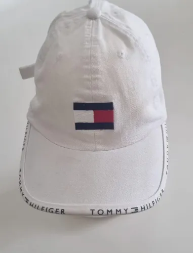 Bone branco com letreiro na aba tommy hilfiger