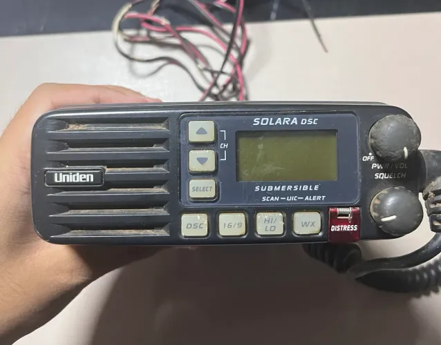 Rádio de navegação Uniden Solara DSC ?