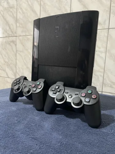 Ps3 Super Slim Impecável com 2 Controles e Vários Jogos