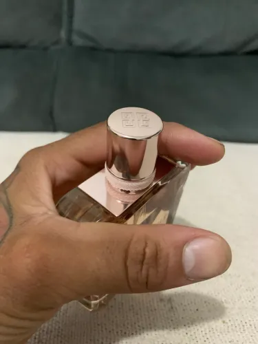 Perfume Irresistível Givenchy - Eau de Parfum (80ml)