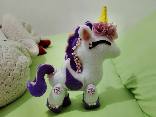 Unicórnio de feltro