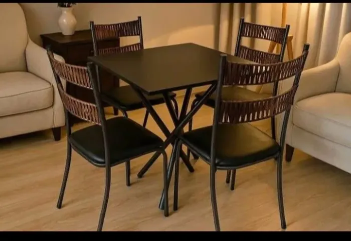 Mesa de 4 cadeiras Mônica !!!!!