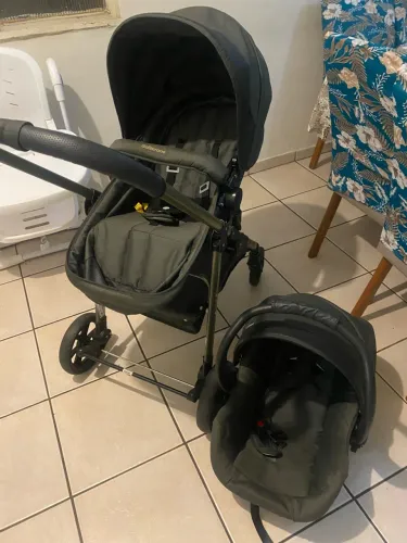 Carrinho e bebê conforto