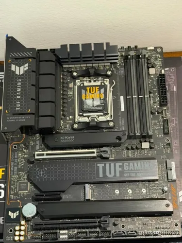 Placa-Mãe ASUS TUF Gaming X670E-Plus Wi-Fi, AMD X670, AM5, DDR5