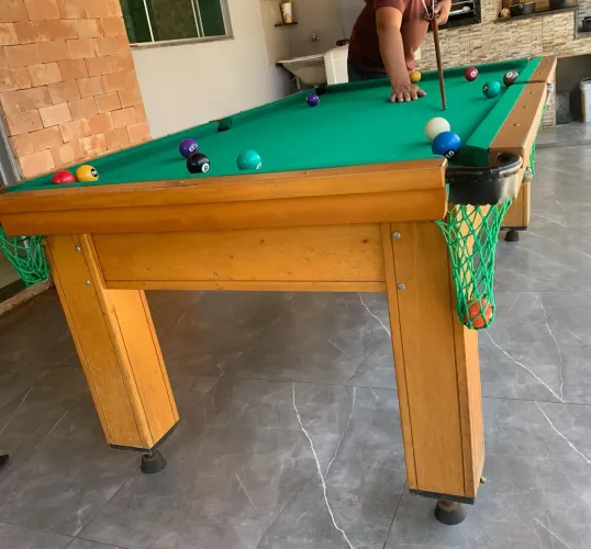 Vendo mesa de bilhar completa com 6 tacos e taqueira,campo de jogo em pedra ardósia,