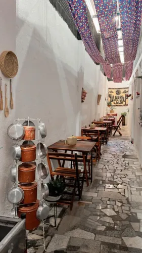 Conjunto de mesas de madeira
