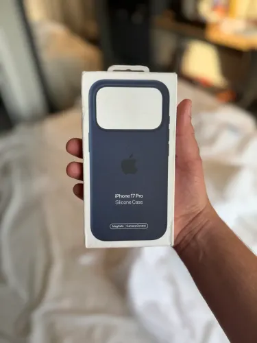 Capa de silicone original com MagSafe para iPhone 17 Pro - Meia-noite