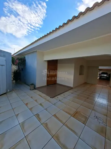 Excelente Casa de 3 dormitórios no Parque das Flores 2 / Vila Clementina