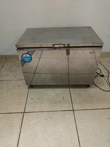 Vendo Freezer de Inox  pequeno