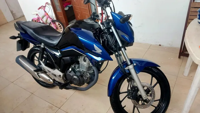 Vendo Titan 160 unico dono. Menos de 5 mil kms rodados
